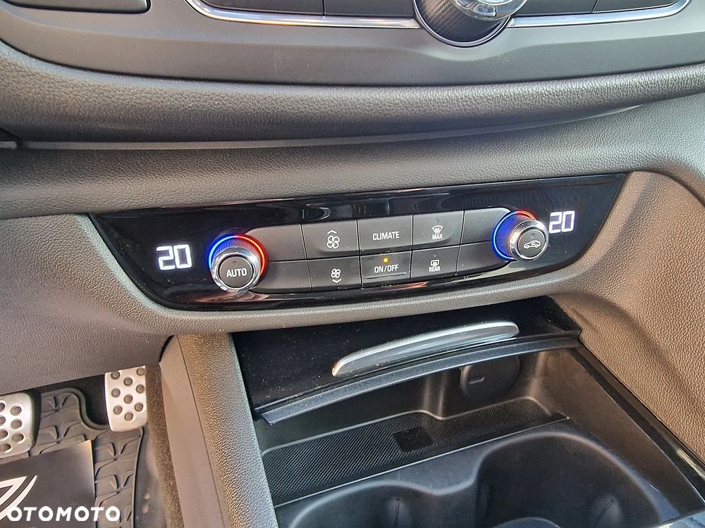 Opel Insignia 1.5 - 18