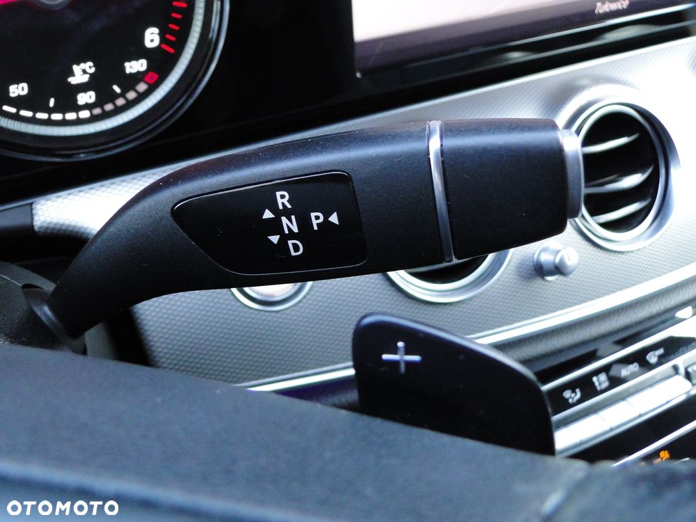 Mercedes-Benz Klasa E 220 d 9G-TRONIC - 34