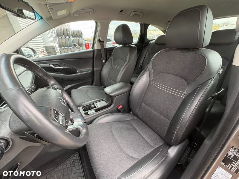 Hyundai i30 1.5 T-GDI 48V Executive DCT - 13