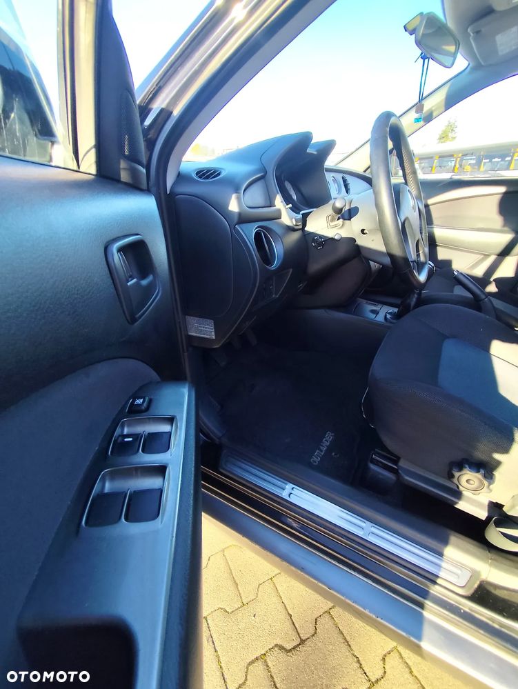 Mitsubishi Outlander - 24