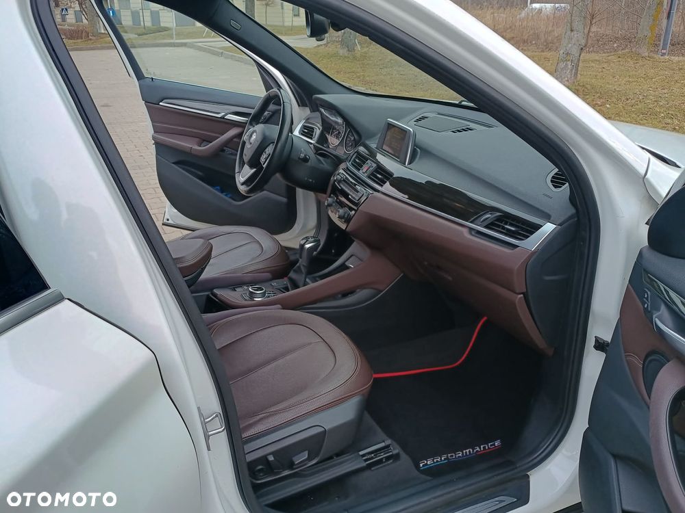 BMW X1 xDrive25i Advantage - 4