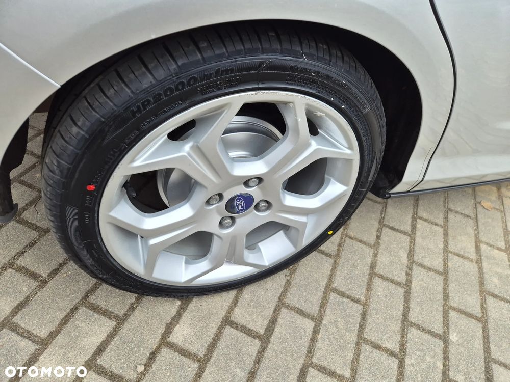 Ford B-MAX 1.6 TDCi SYNC Edition - 32