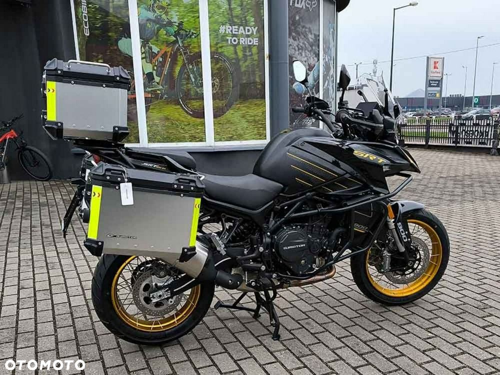 QJMOTOR SRT900SX - 6