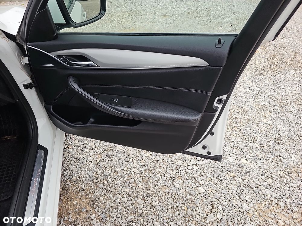 BMW Seria 5 525d Sport Line sport - 26