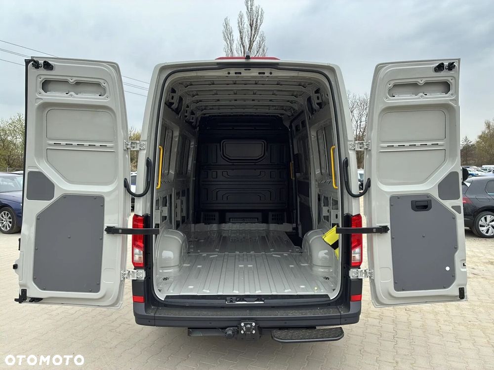 Volkswagen Crafter Furgon 35, 2.0 TDI 177KM, Wysoki dach, r. o. 3640mm - 12