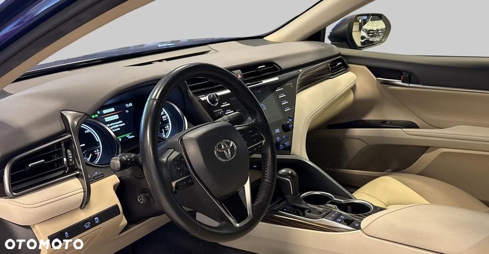 Toyota Camry 2.5 Hybrid Executive CVT - 9