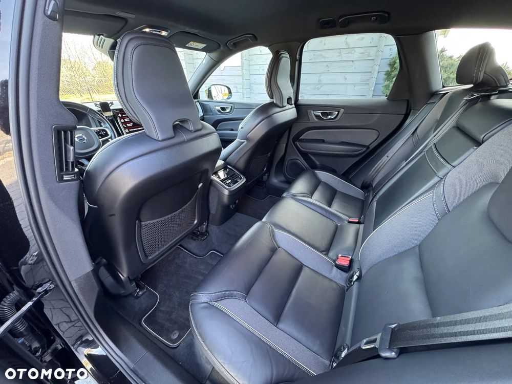 Volvo XC 60 B5 D AWD R-Design - 25