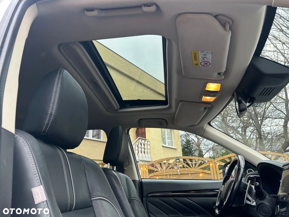 Mitsubishi Outlander 2.0 4WD Top - 14