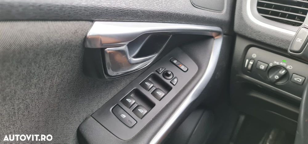 Volvo V40 D2 Aut. Momentum - 4