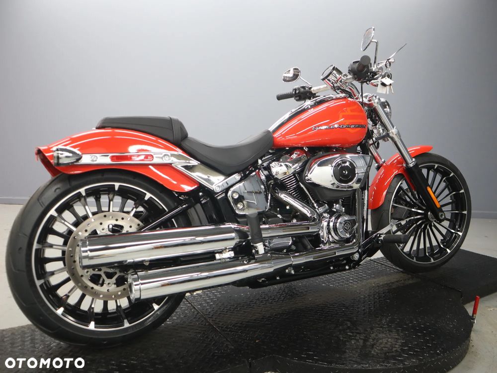 Harley-Davidson Softail Breakout - 6