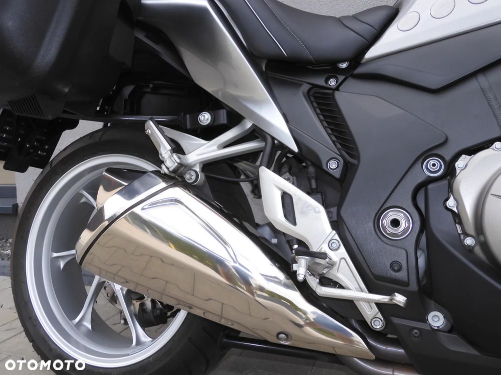 Honda VFR - 17