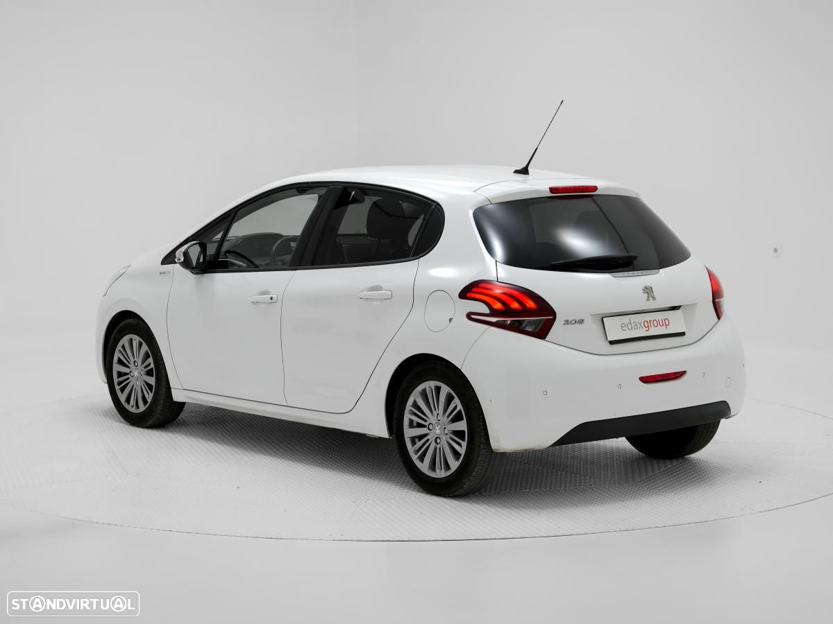 Peugeot 208 - 4