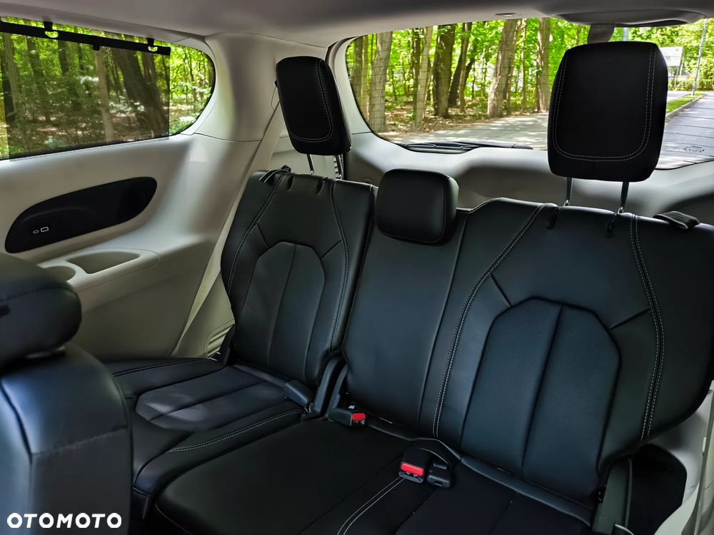 Chrysler Pacifica - 18