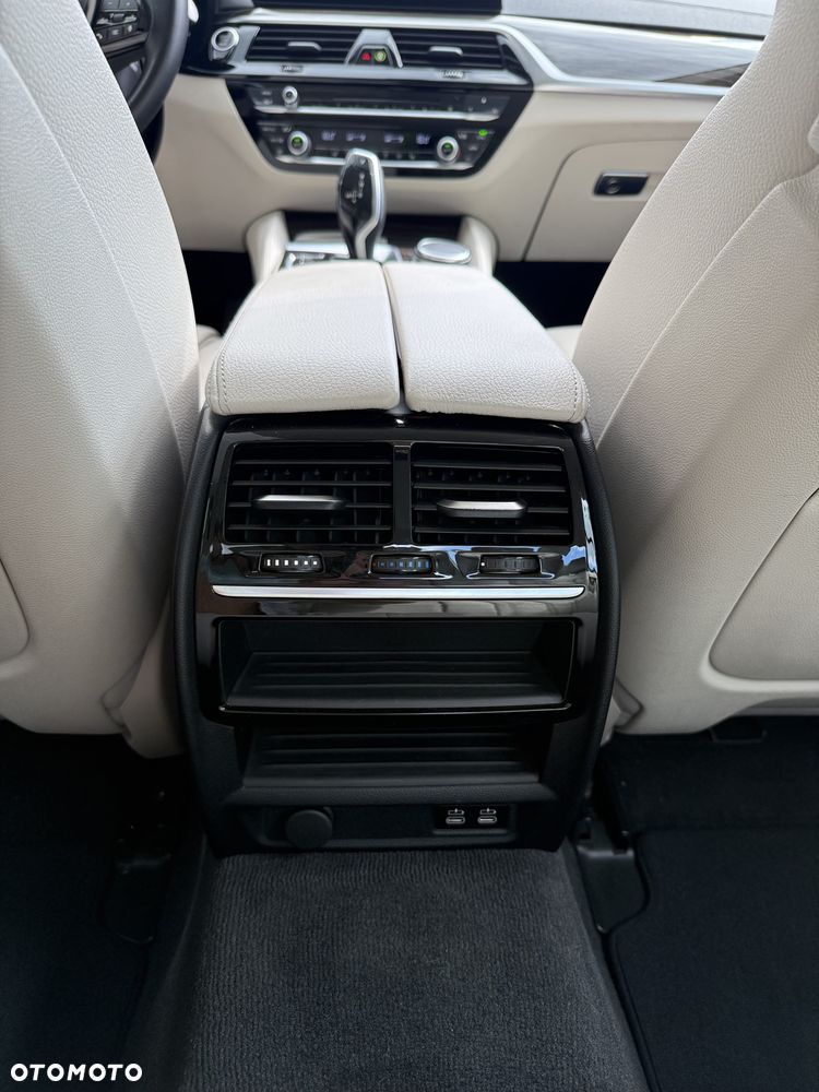 BMW Seria 5 520i Luxury Line - 18