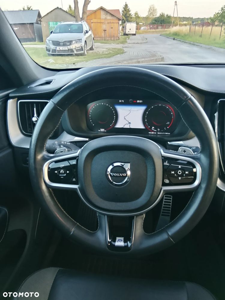 Volvo XC 60 T5 AWD R-Design - 17
