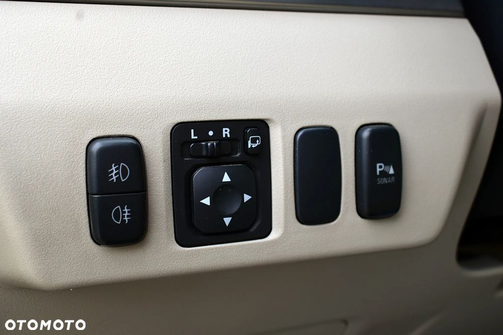 Mitsubishi Pajero - 15