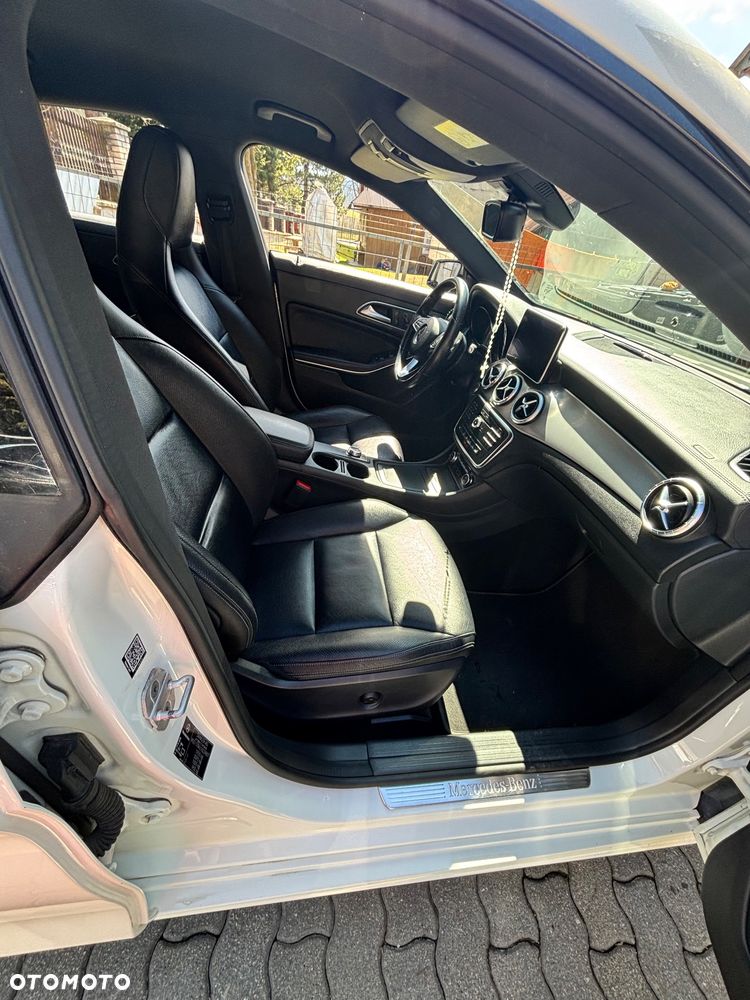 Mercedes-Benz CLA 200 7G-DCT - 24
