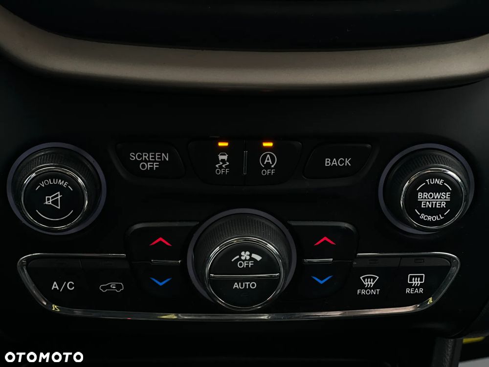 Jeep Cherokee - 17