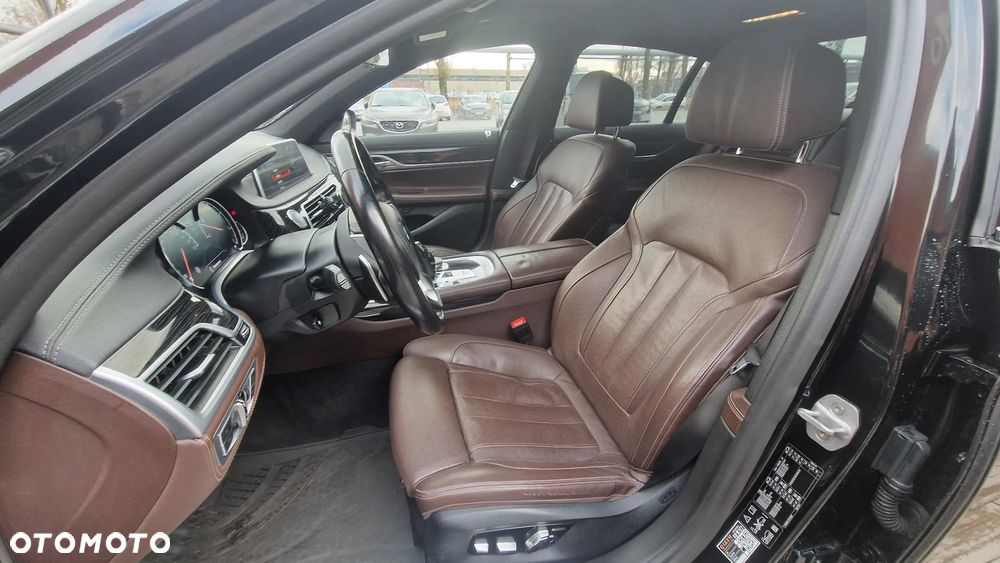 BMW Seria 7 740d xDrive - 29