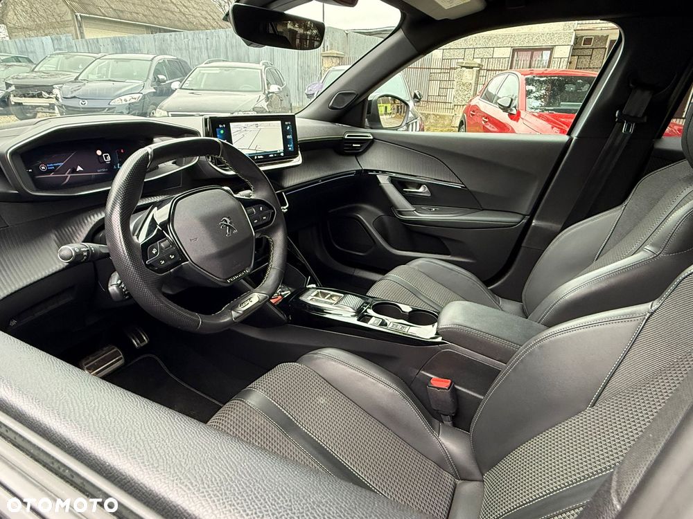 Peugeot 2008 PureTech 130 EAT8 GT Pack - 12