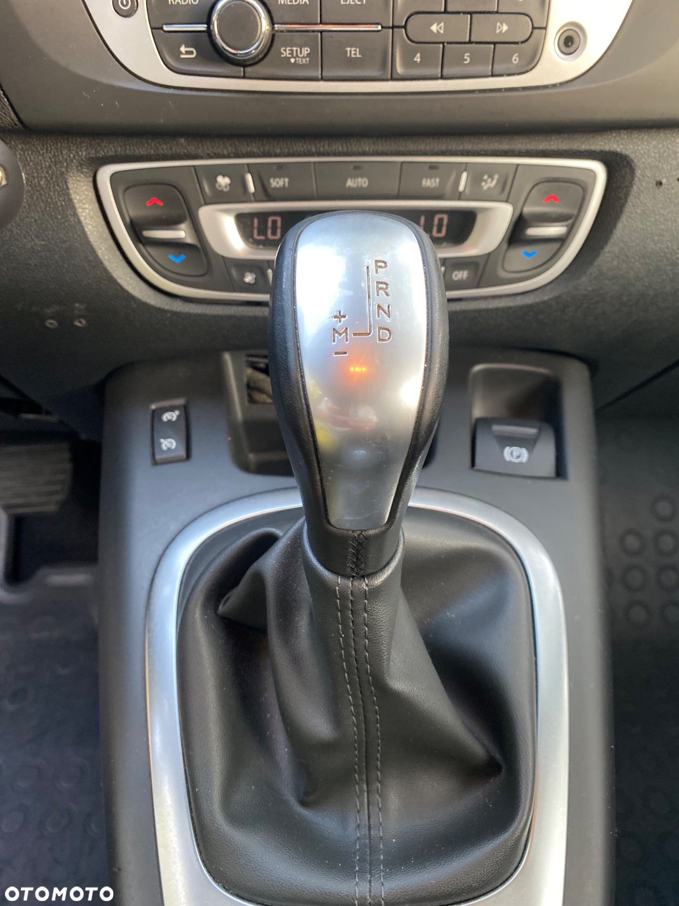 Renault Grand Scenic dCi 110 EDC LIMITED - 13