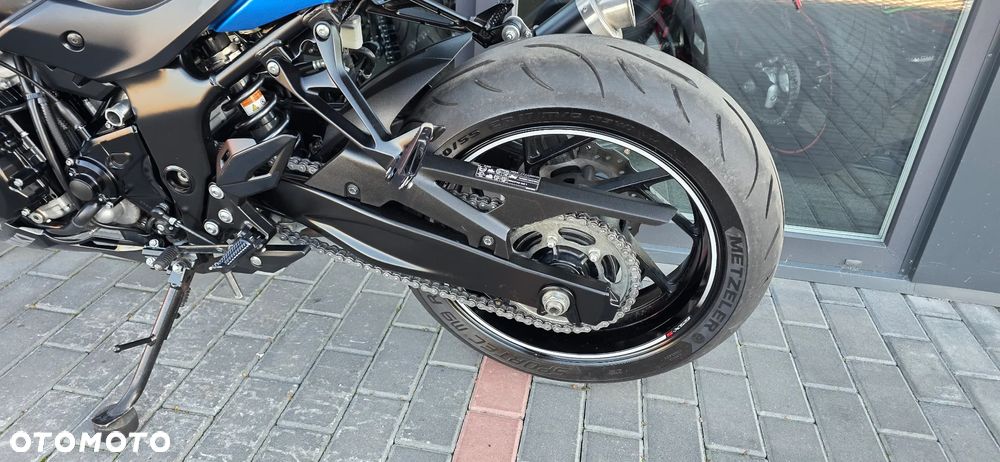 Suzuki GSX - 37