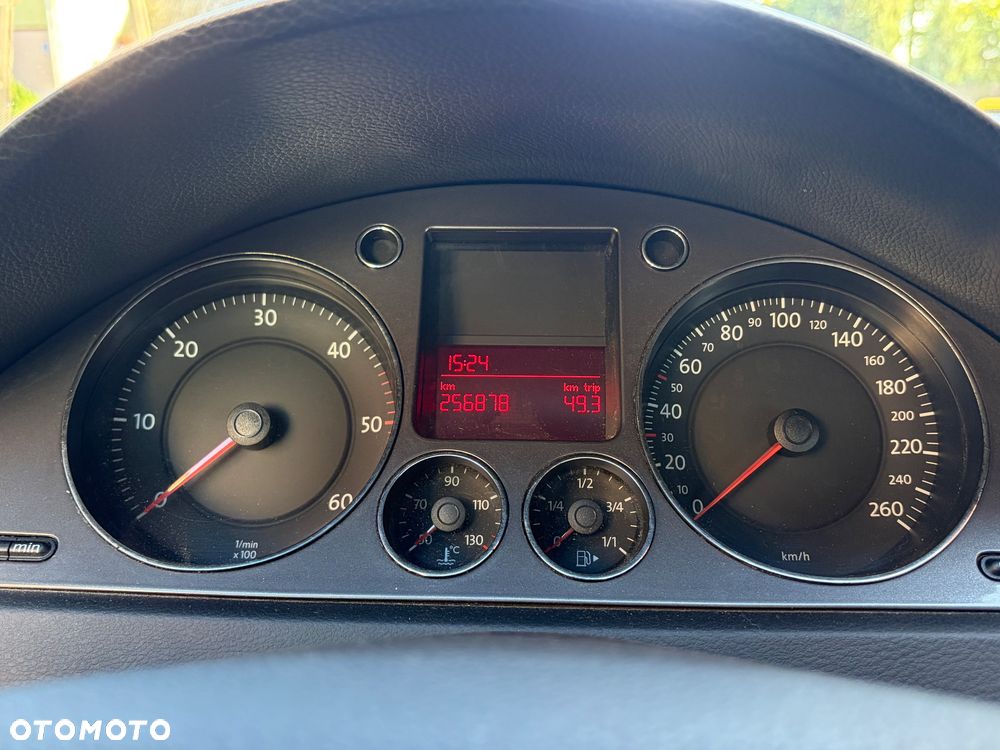 Volkswagen Passat 2.0 TDI Trendline - 15