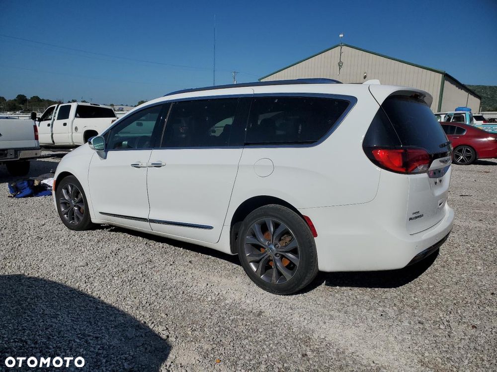 Chrysler Pacifica - 2