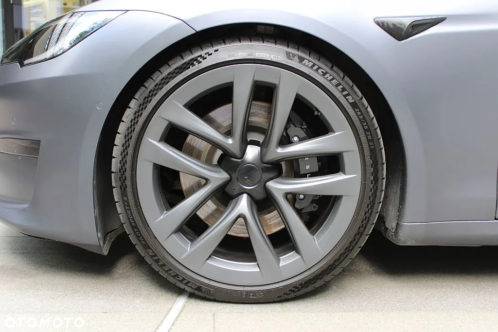 Tesla Model S Plaid - 10