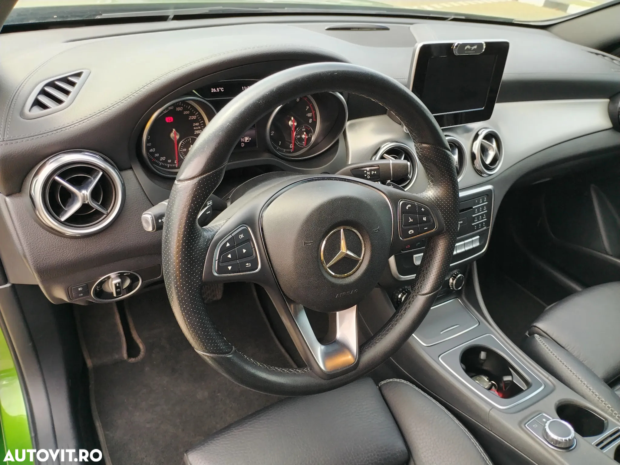 Mercedes-Benz GLA - 12