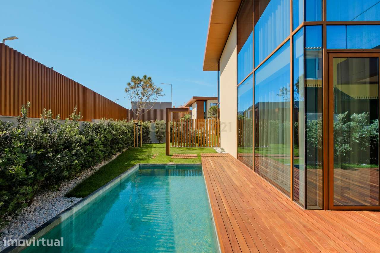 Moradia T4, com piscina, jardim, garagem privada em condomínio fechado - Grande imagem: 2/39