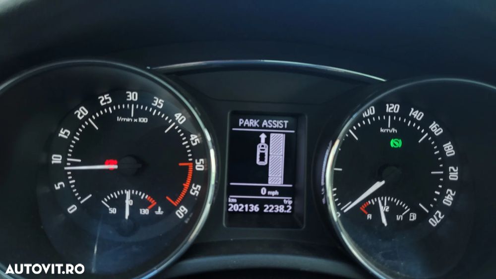 Skoda Superb Combi 2.0 TDI 4X4 Elegance - 10