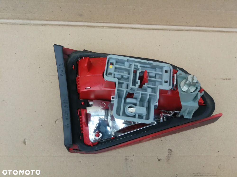 Audi A4 B8 kombi lampa tył prawa w klapę - 8