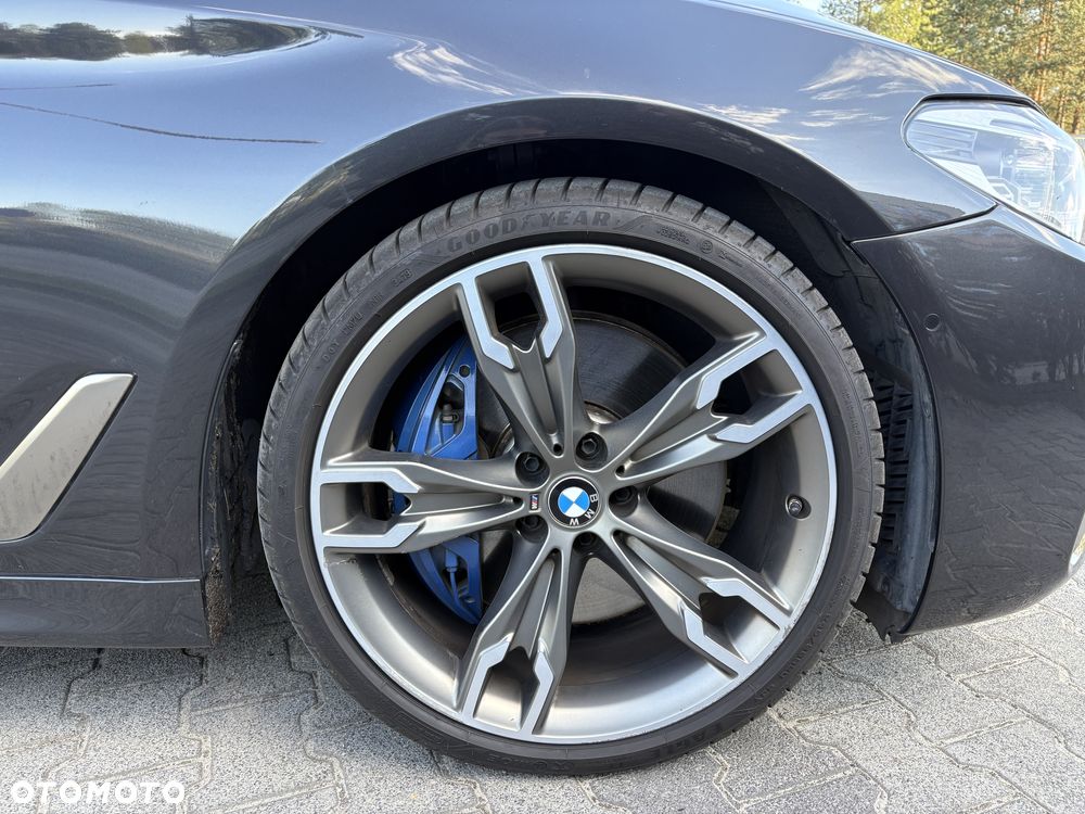 BMW Seria 5 M550i xDrive sport - 16
