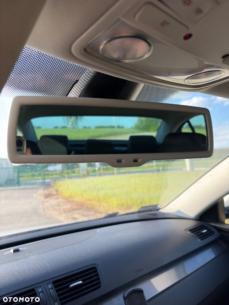 Volkswagen Passat 1.6 Comfortline - 24