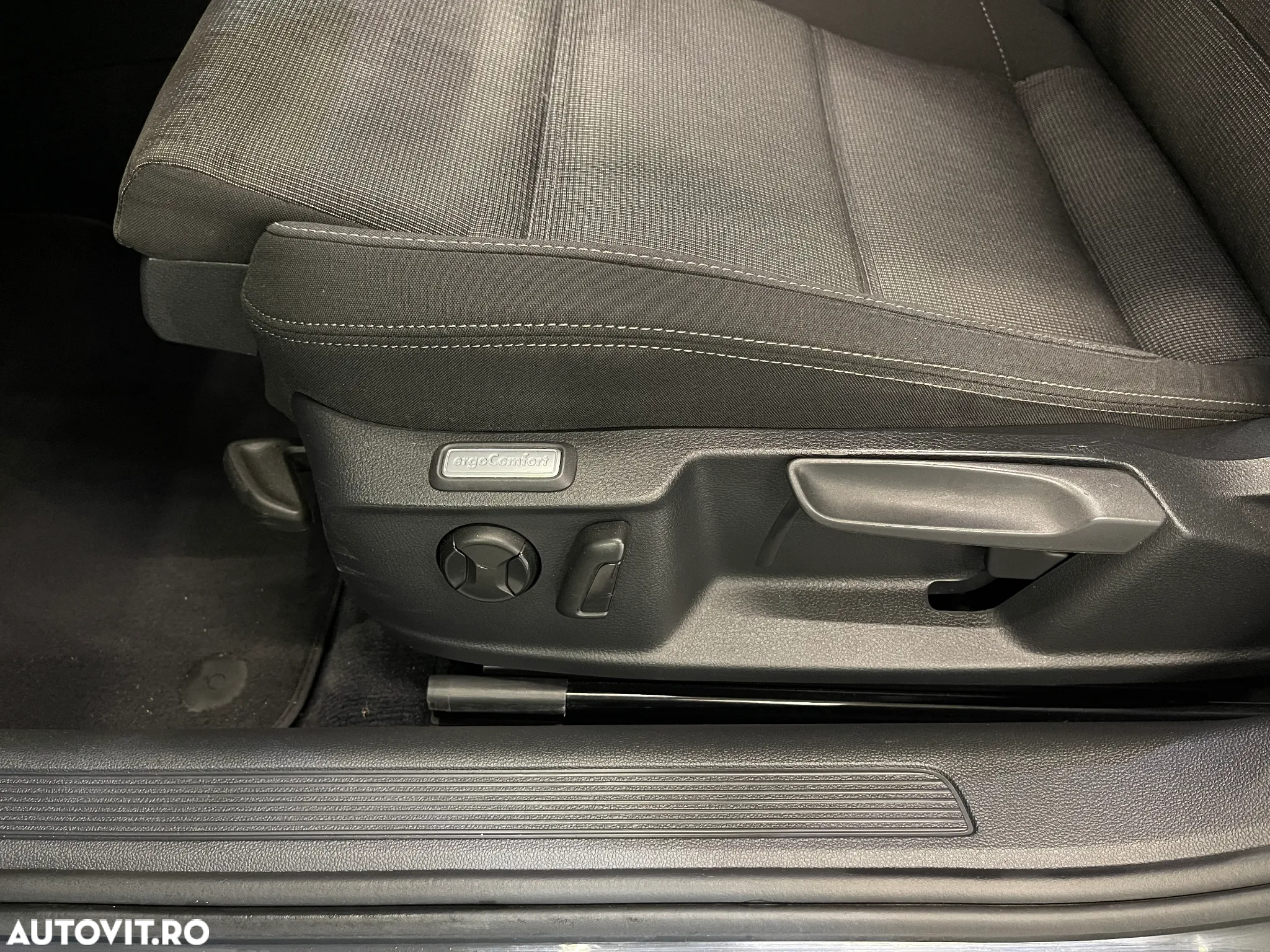 Volkswagen Passat 2.0 TDI 4Motion Comfortline - 24