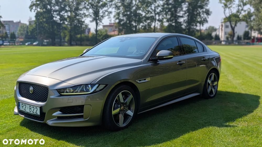 Jaguar XE 2.0 T R-Sport - 2