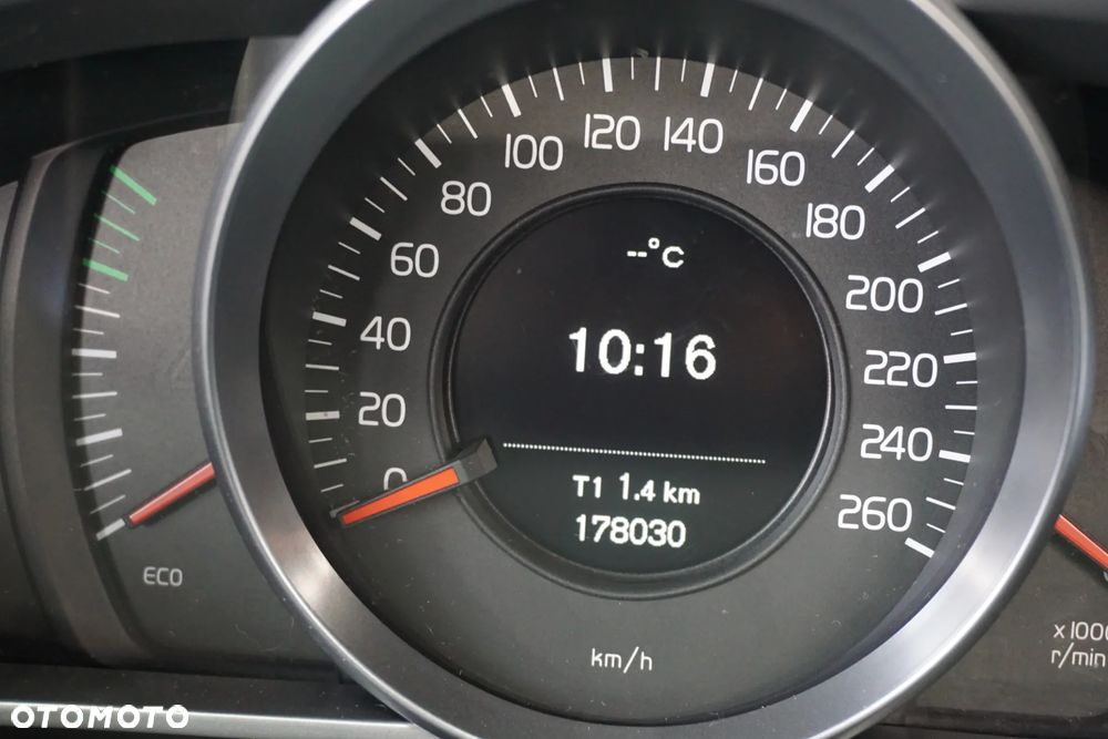 Volvo V40 D2 Kinetic - 29