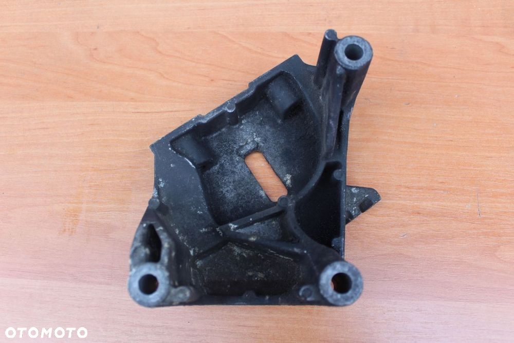 ŁAPA WSPORNIK SILNIKA OPEL CORSA D 13130728 - 2