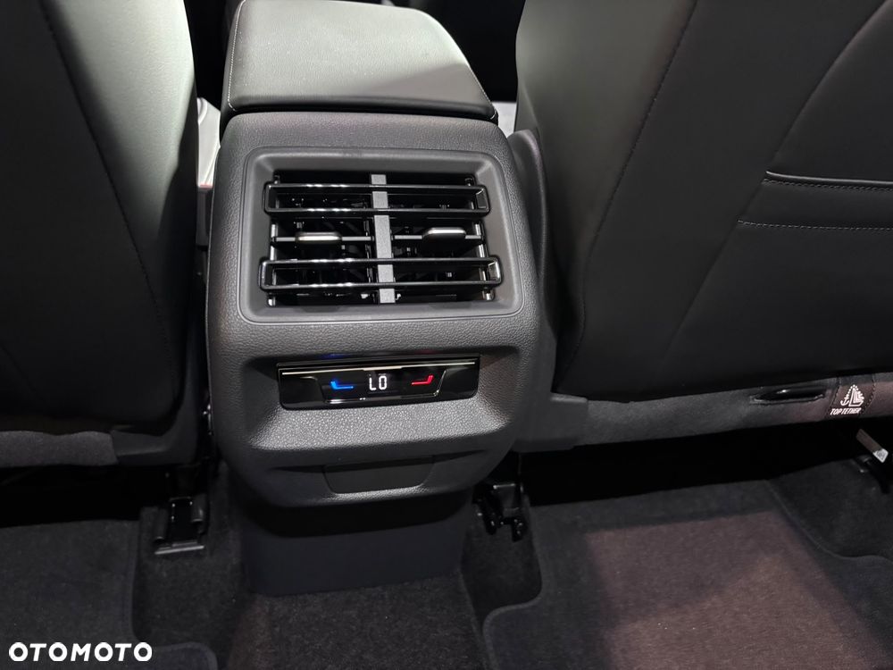 Volkswagen Tiguan 2.0 TDI Elegance DSG - 23