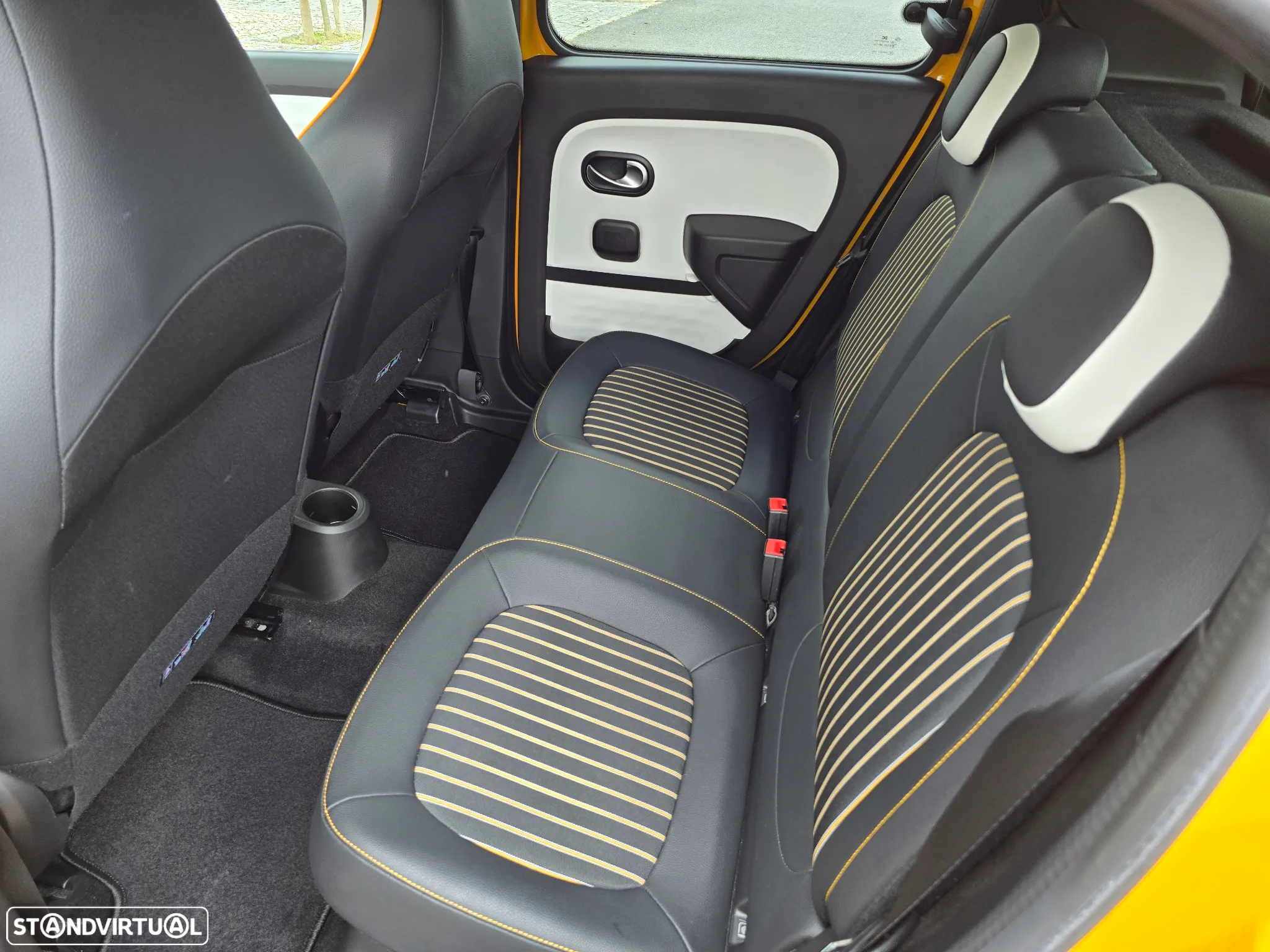 Renault Twingo Z.E. 22 Intens - 11