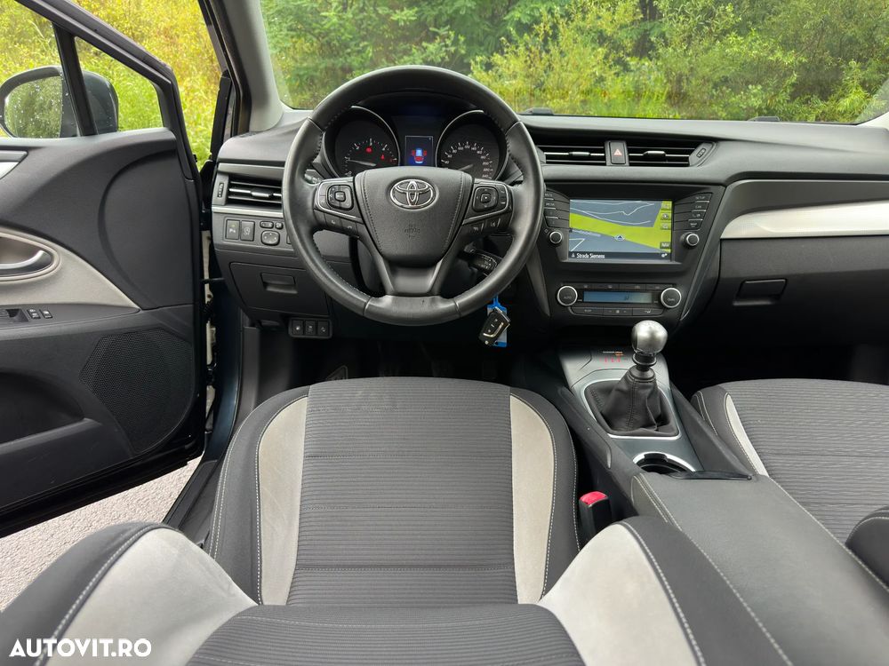 Toyota Avensis Touring Sports 1.6 D-4D Executive - 24