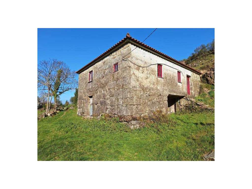 Propriedade com 2 moradias em pedra - Grande imagem: 2/25