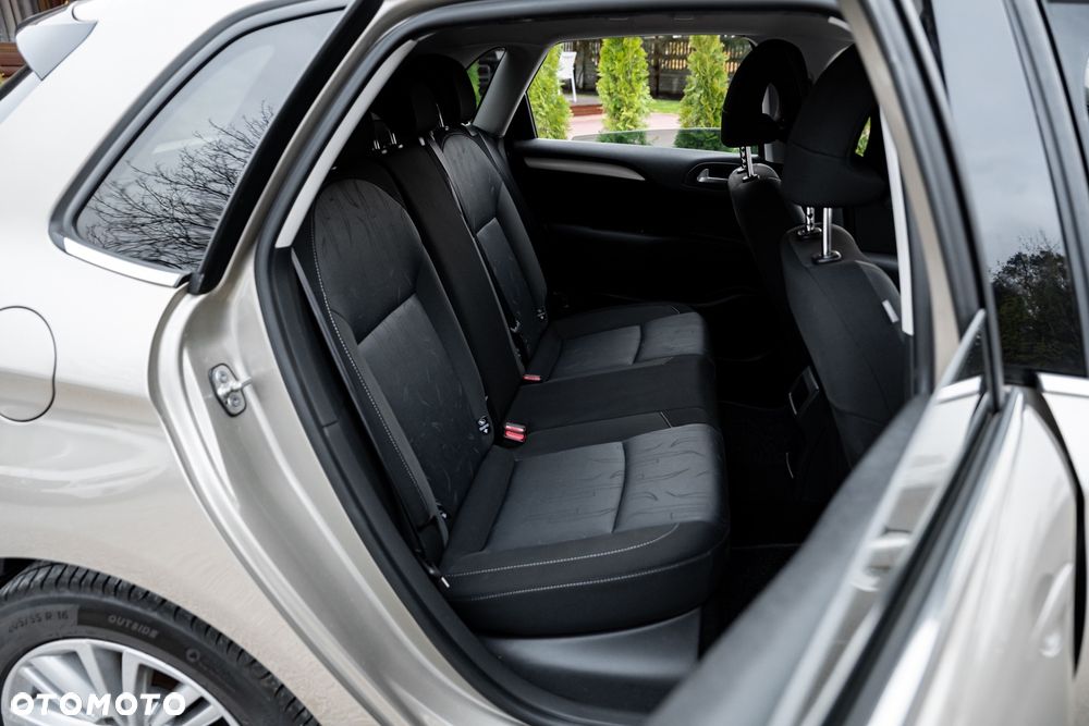 Citroën C4 e-HDi 110 Selection - 21