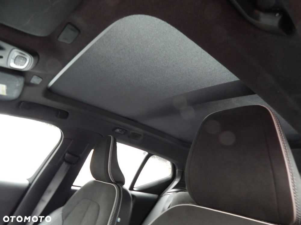 Volvo XC 40 T4 AWD R-Design - 10