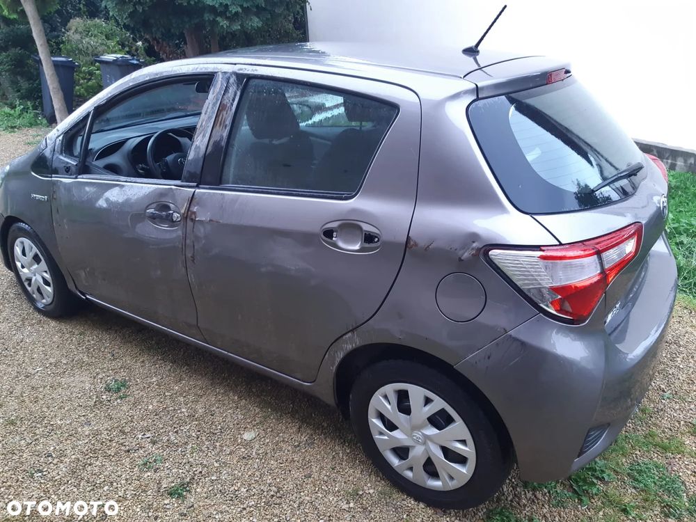 Toyota Yaris Hybrid 100 Premium - 9