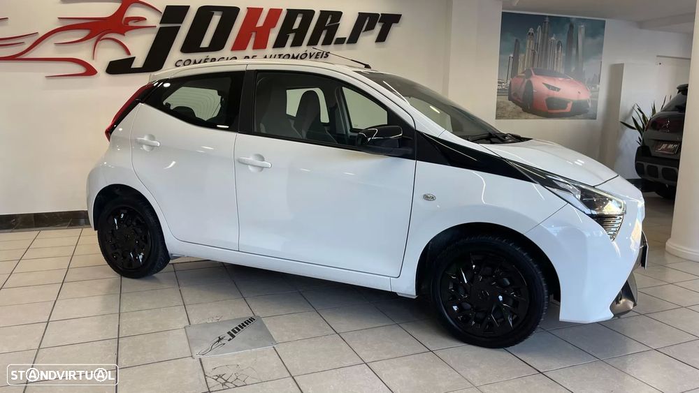 Toyota Aygo X Black&White - 11