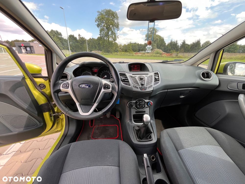 Ford Fiesta 1.6 TDCi DPF Ghia - 17