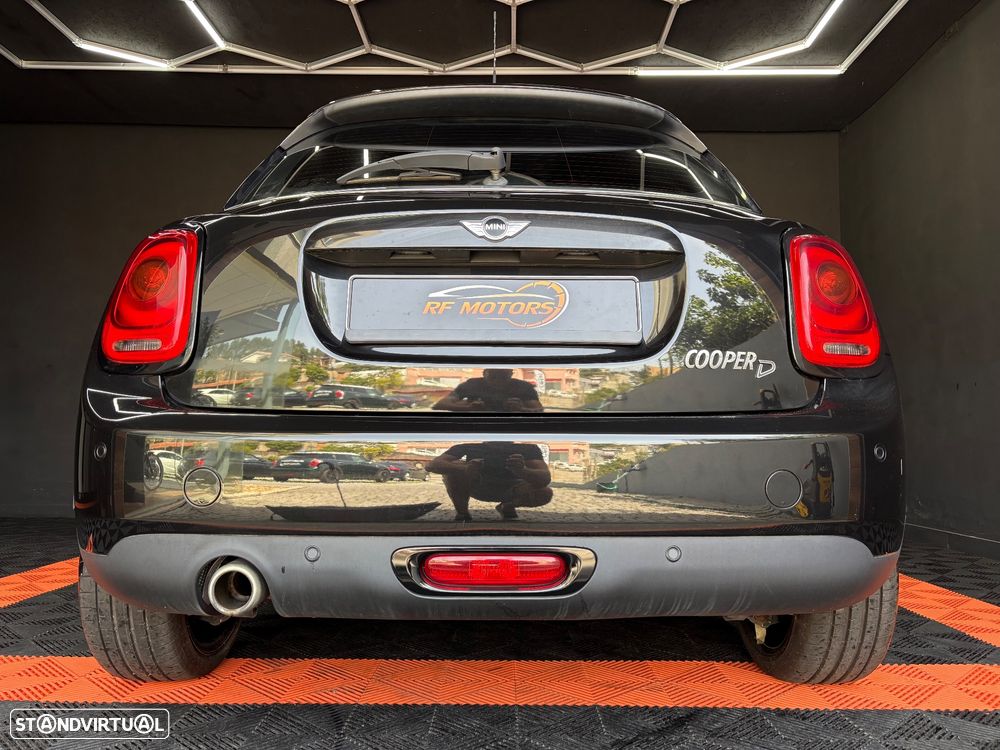 MINI 5 Portas Cooper D Aut. - 26