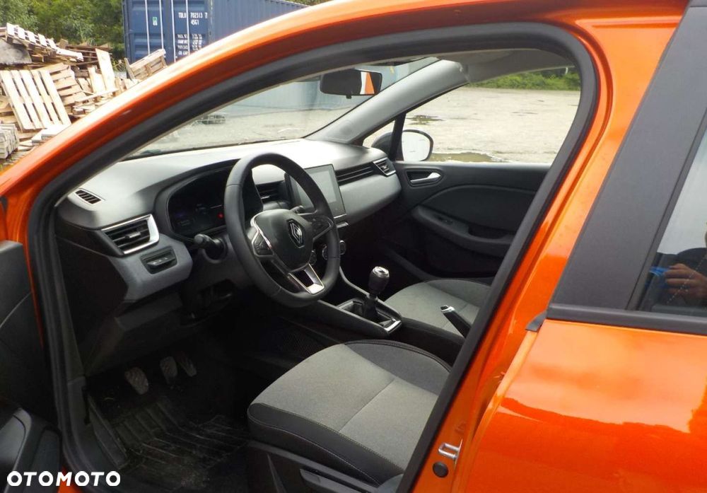 Renault Clio - 25